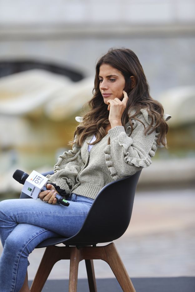 Miks emocji pod wpisem Weroniki Rosati o wypadku i apelu do Piotra Adamczyka. Znani wspierają, internauci grzmią: "PO CO TO ROBISZ?"