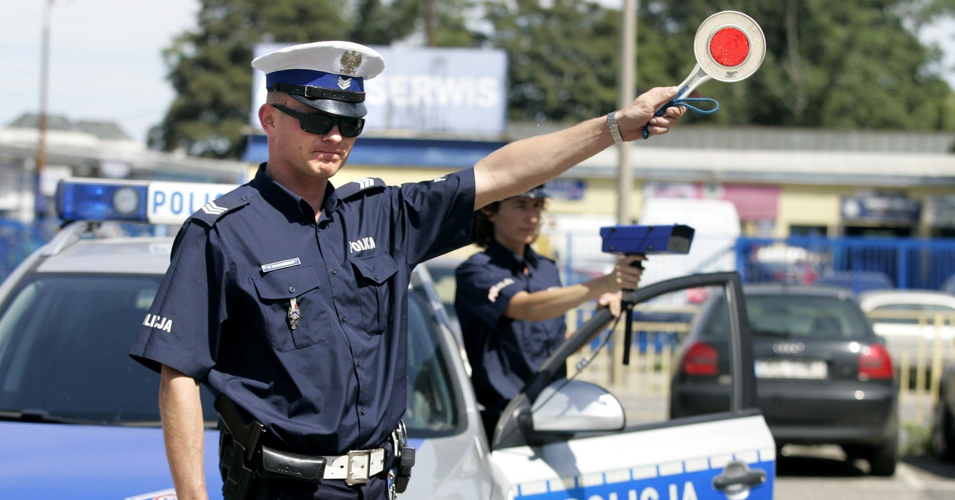 Nowoczesne technologie coraz częściej wspierają bezpieczeństwo na drogach we współpracy z policją. 