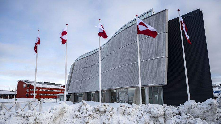 Archiwum zagraniczne East News 2025-04
Mandatory Credit: Photo by Johan Nilsson/TT/Shutterstock (15233222a)
Flag of Greenland outside the Katuaq Cultural Center in Nuuk where the new Greenlandic government was presented at a press conference.
Government Formation Nuuk Greenland - 28 Mar 2025
Johan Nilsson/TT/Shutterstock