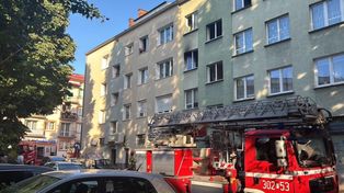 Gorzów: Pożar w bloku na ul. Sikorskiego. Strażacy wynieśli nieprzytomnego mężczyznę