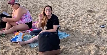 Awantura na plaży. Powodem "wulgarny" strój kąpielowy 13-latki