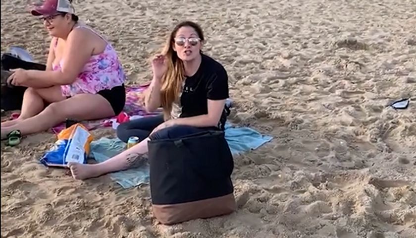 Strój kąpielowy dziewczynki nie spodobał się na plaży. "Jeśli mój syn zgwałci Twoją córkę, to nie będzie mój problem"