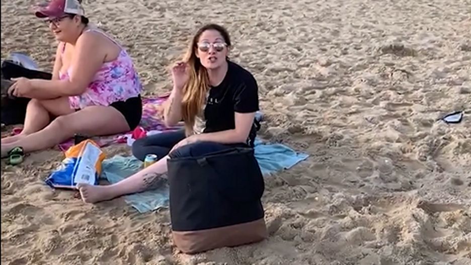 Strój kąpielowy dziewczynki nie spodobał się na plaży. "Jeśli mój syn zgwałci Twoją córkę, to nie będzie mój problem"