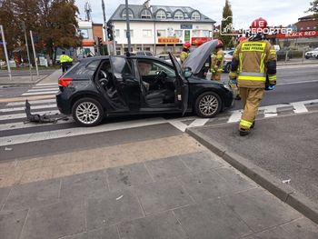 Warszawa: Wypadek na Grochowie. Kierowca wjechał na czerwonym świetle