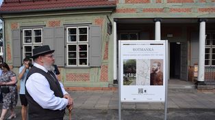 Wystawa plenerowa przed Domem Wiedemanna w Pruszczu