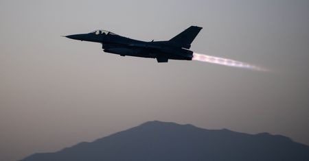 Stworzą koalicję, by wesprzeć Ukrainę. W planach zakup F-16