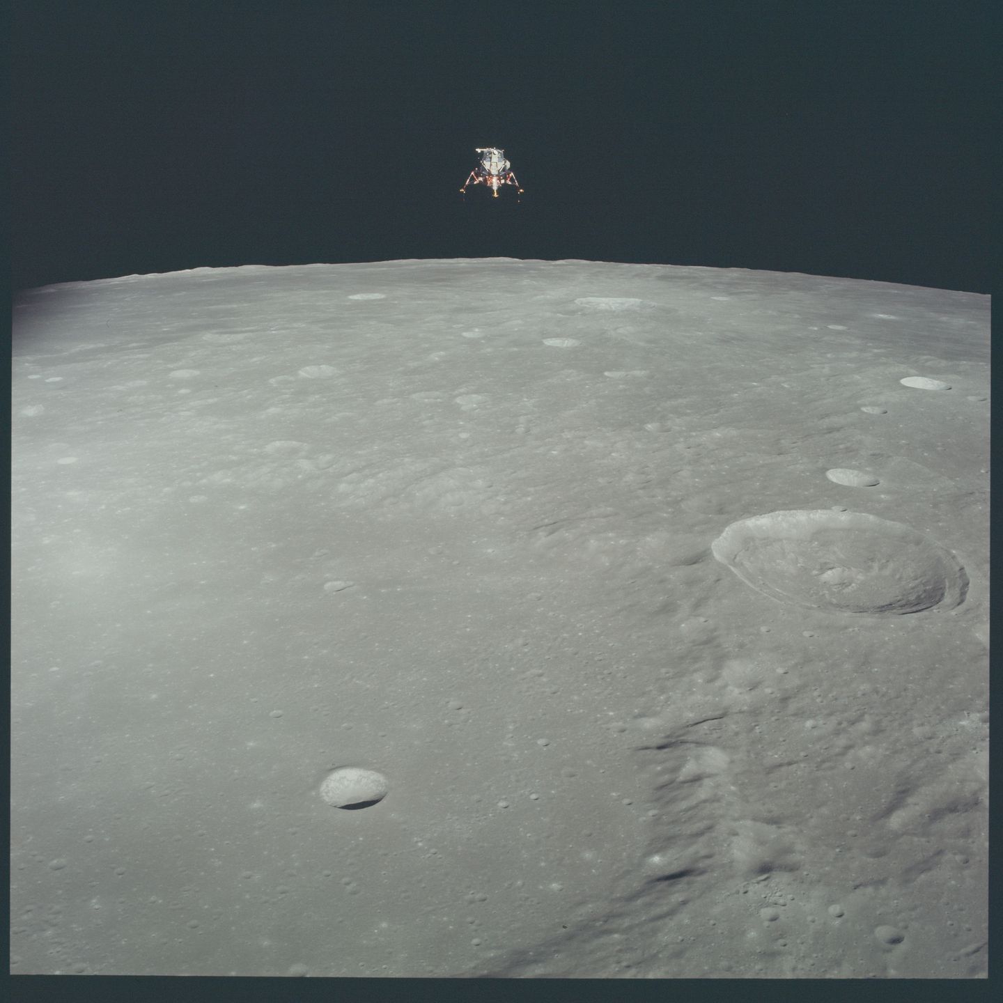 NASA świętuje 60 rocznicę. Zobacz archiwalne zdjęcia programu Apollo 10