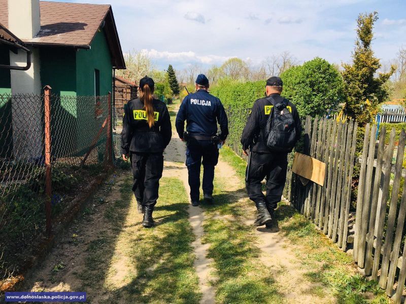 Policjanic coraz częściej wzywani są do oszustw tego typu. 