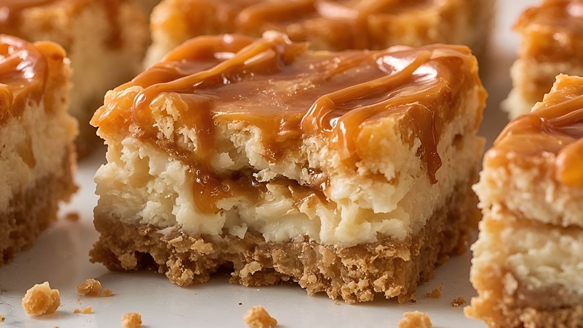 Na sernik wylewam słodziutką masę kajmakową