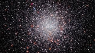 "Małe Czerwone Kropki" z JWST. Trop do powstania gromad kulistych?