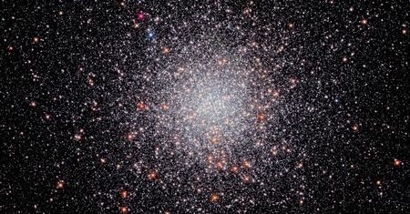 "Małe Czerwone Kropki" z JWST. Trop do powstania gromad kulistych?