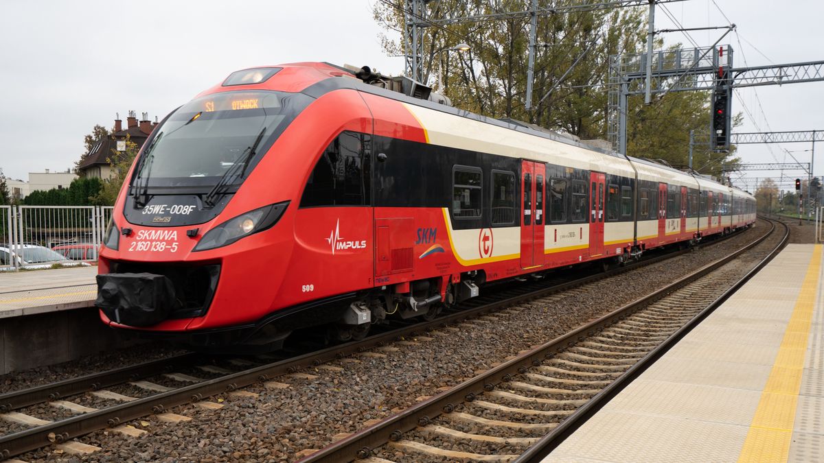 kolej pociąg peron przystanek transport pendolino koleje