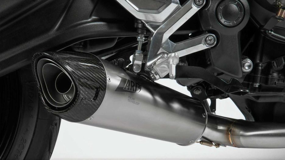 Triumph Trident 660 z wydechem Zard