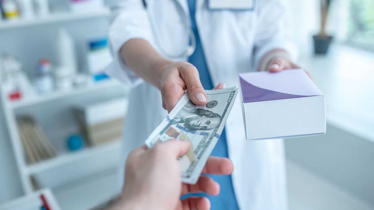 Najnowszy raport uderza w firmy farmaceutyczne i ich praktyki cenowe