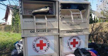 Kielce: Polski Czerwony Krzyż likwiduje 250 kontenerów na odzież. Co zrobić z tekstyliami?