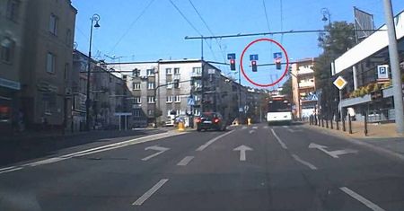 Lublin: Kierowca trolejbusu przejechał przez skrzyżowanie na czerwonym świetle