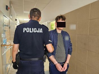 Ukradł ze sklepu piwa i zaatakował właściciela. Ranił go nożem w szyję