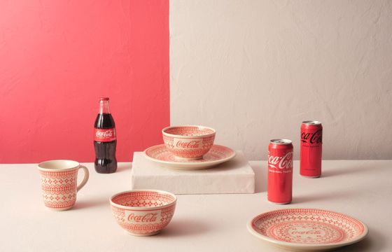 Słynna polska ceramika z serią naczyń z logo Coca-Cola