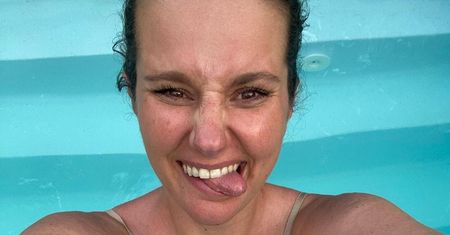 Zofia Zborowska pozuje z córką na brazylijskiej plaży: "Mam rozstępy i się ich nie wstydzę" (ZDJĘCIA)