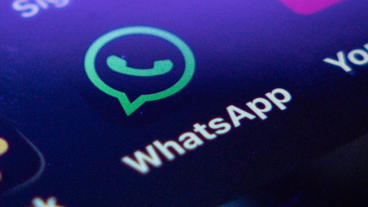 ISTANBUL, TURKEY - NOVEMBER 11:  In this photo illustration, the Whatsapp messaging app is seen on a mobile phone screen on November 11, 2025 in Istanbul, Turkey.  (Photo Illustration by Chris McGrath/Getty Images)