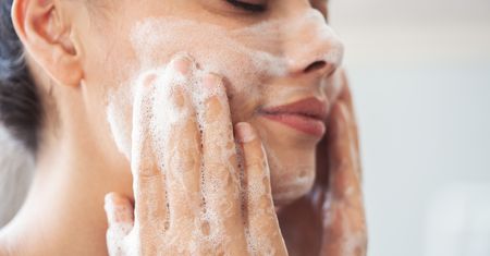 Cały świat patrzy na Koreanki. Jak osiągnąć pożądany efekt "glass skin"?