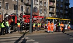 Łódź. Wykolejenie tramwaju w centrum. Są utrudnienia