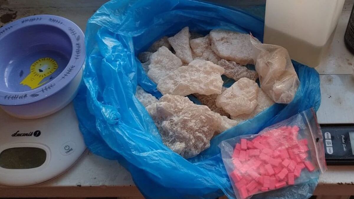 Narkotyki zabezpieczone w mieszkaniu na LSM-ie