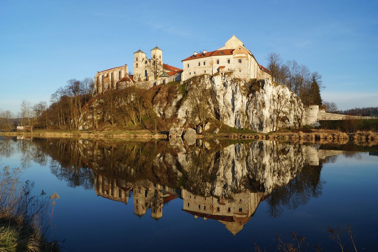 Bez alkoholu i fajerwerków. Ile kosztuje ''Antysylwester" u mnichów?