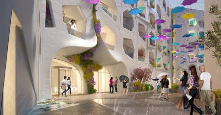 Dubaj. Turyści ochłodzą się na ulicy ze sztucznym deszczem