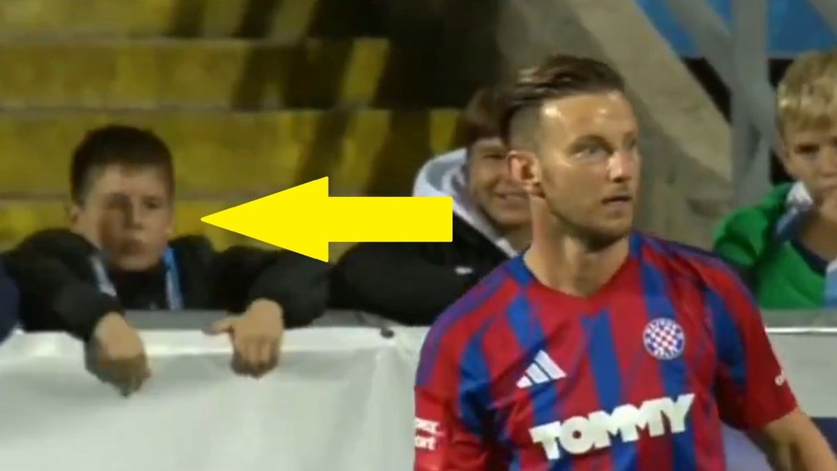 Młody kibic opluł Ivana Rakiticia w czasie meczu