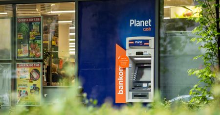 Stronie Śląskie. Nieznani sprawcy wysadzili bankomat. Trwają poszukiwania sprawców