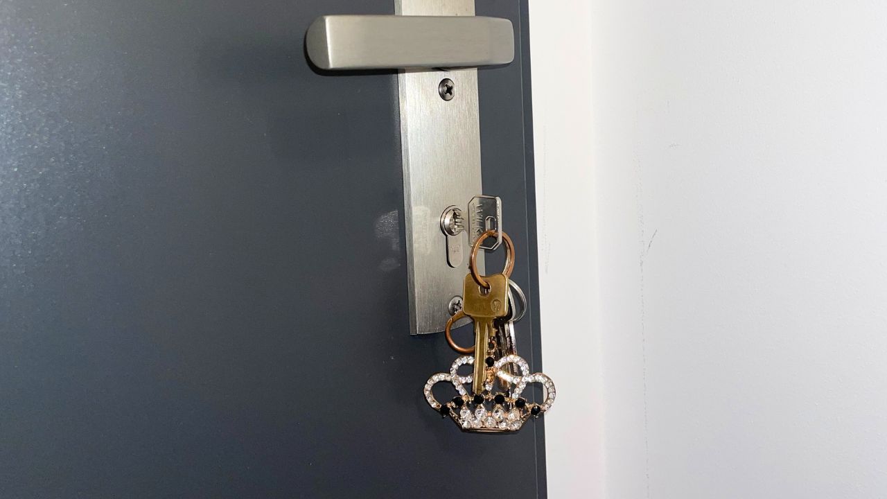 Unlocking danger: how your common key habits may be inviting thieves into your home