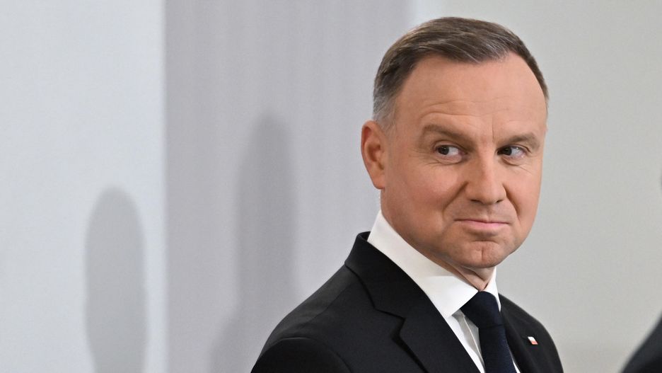 Andrzej Duda
Warszawa, 24.10.2023. Prezydent RP Andrzej Duda podczas zmiany w kierownictwie Kancelarii Prezydenta RP, 24 bm. w Pa�acu Prezydenckim w Warszawie. Marcin Mastalerek zast�pi na stanowisku szefa gabinetu prezydenta Paw�a Szrota, kt�ry zosta� pos�em. (rp/awol) PAP/Radek Pietruszka
Radek Pietruszka
kancelaria prezydencka, Kancelaria Prezydenta, KPRP, ludzie prezydenta, ludzieprezydenta, nominacja, Pa�ac Prezydencki, polityk, polityka, powo�anie odwo�anie, Prezydent RP, zmiania, zminy