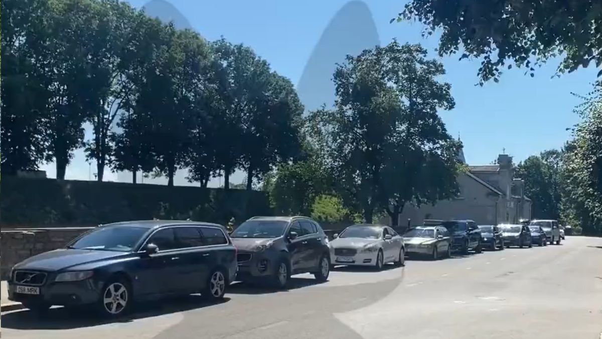 Sznur samochodów na rosyjsko-estońskiej granicy 