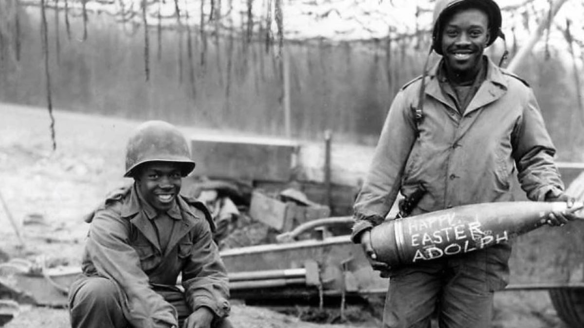 Amerykańscy żołnierze z "pisankami" dla Hitlera