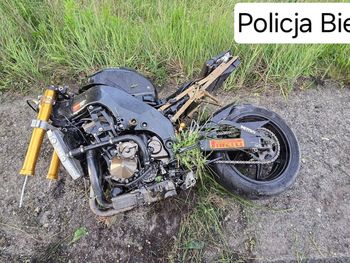 Wypadek śmiertelny motocyklisty w Bieruniu. Zginął po uderzeniu w drzewo