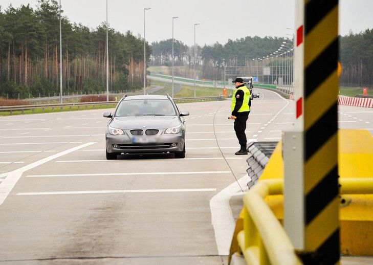 Dziś odstęp pomiędzy pojazdami pozostawiono zdrowemu rozsądkowi kierowców. Często to za mało