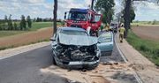 Groźny wypadek pod Mrągowem. Kierowca skody zabrany śmigłowcem LPR