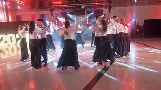 Białobrzegi: Piękny walc na rozpoczęcie studniówki uczniów LO