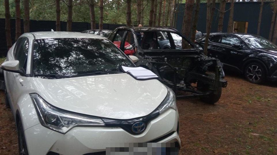 Pojazdy znajdowały się na jednej z posesji w gminie Czosnów