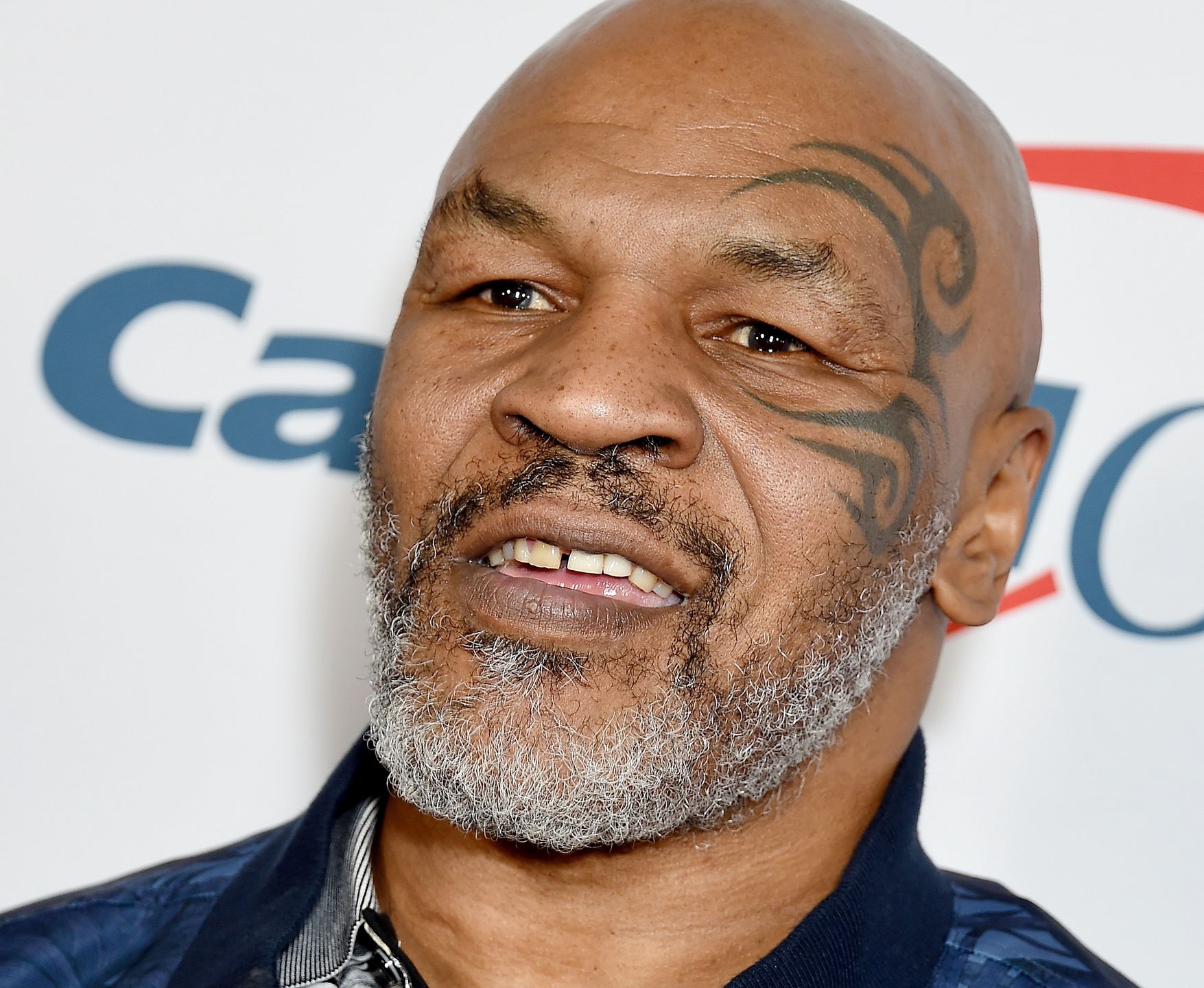 Mike Tyson POBIŁ fana w samolocie