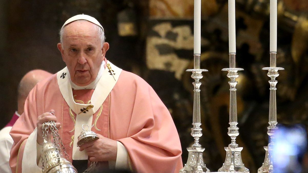 Uroczystości związane z Wielkanocą, które w tym roku pokrywają się z rocznicą śmierci Jana Pawła II będą obchodzone w Watykanie inaczej niż zwykle.