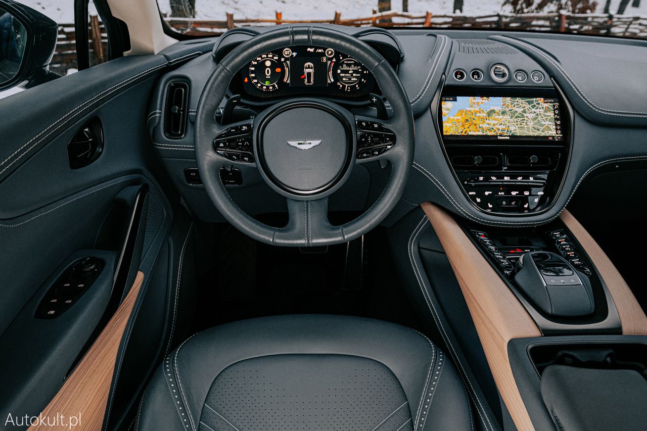 Aston Martin DBX (2022)