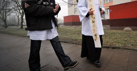 Da księdzu 200 zł. Oto, jak się tłumaczy