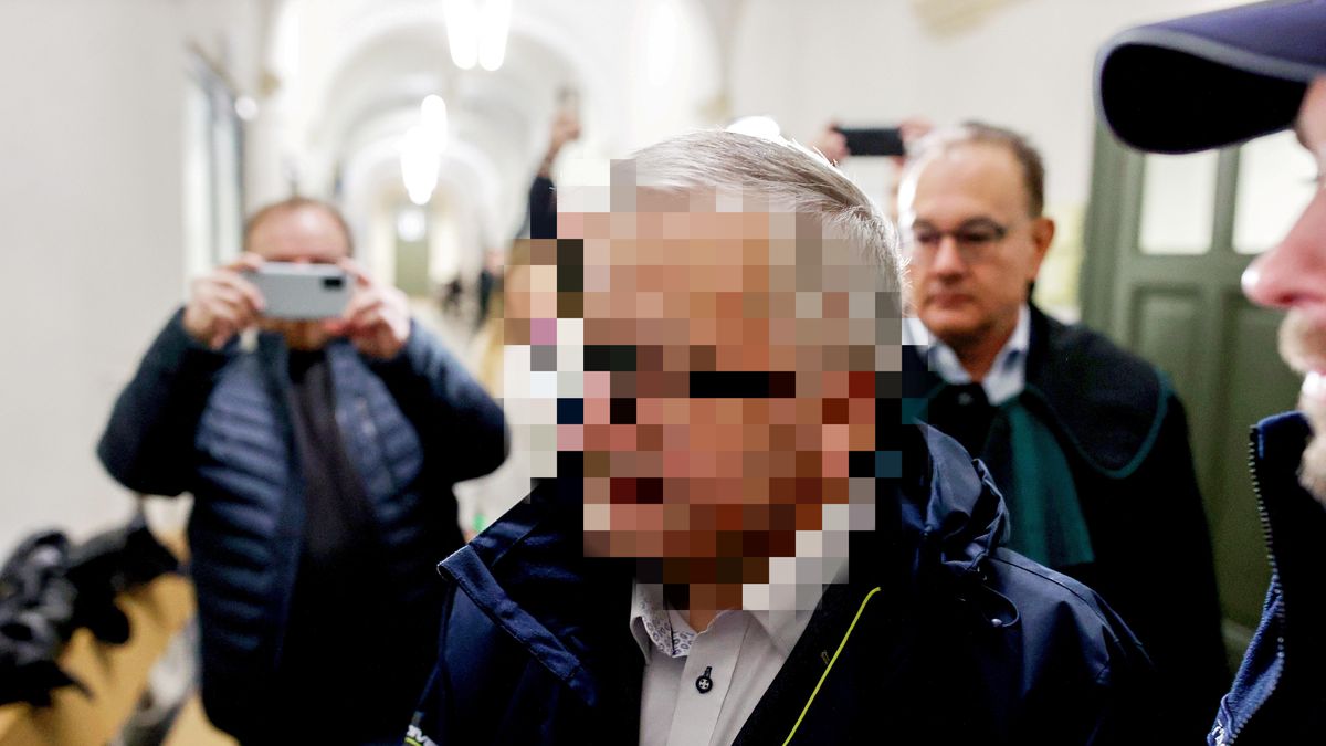 Ryszard G.
Sosnowiec, 19.11.2025. Ks. Ryszard G. (C) w drodze na rozpraw� w S�dzie Okregowym w Sosnowcu, 19 bm. Ruszy� proces duchownego z diecezji sosnowieckiej, oskar�onego o pedofili�. (doro) PAP/Jarek Praszkiewicz *** UWAGA!!! ZAKAZ PUBLIKACJI WIZERUNKU I DANYCH OSOBOWYCH OSKAR�ONEGO! ***
Jarek Praszkiewicz
duchowny, ksi�dz, ksi�dza, pedofilia, pocz�tek procesu, proces, rozprawa, S�d Okr�gowy