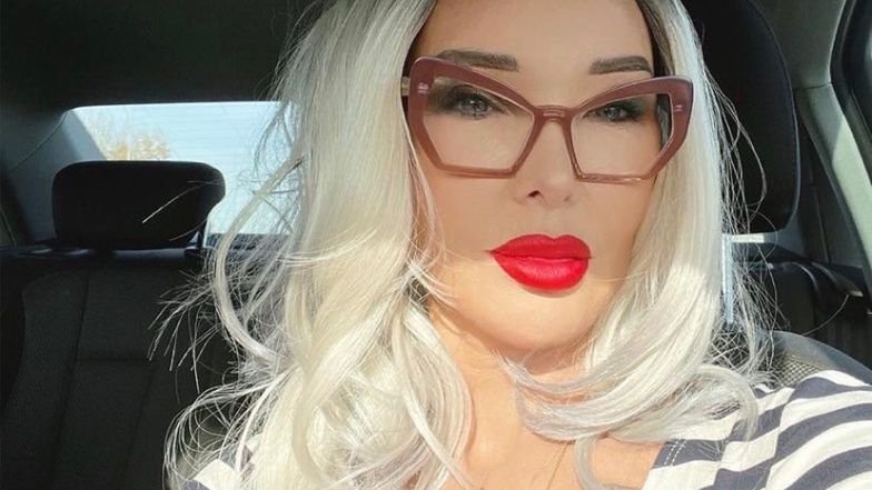 Wakacyjna Ewa Minge EKSPONUJE BRZUCH w kostiumie kąpielowym. Fani: "Figura nastolatki"