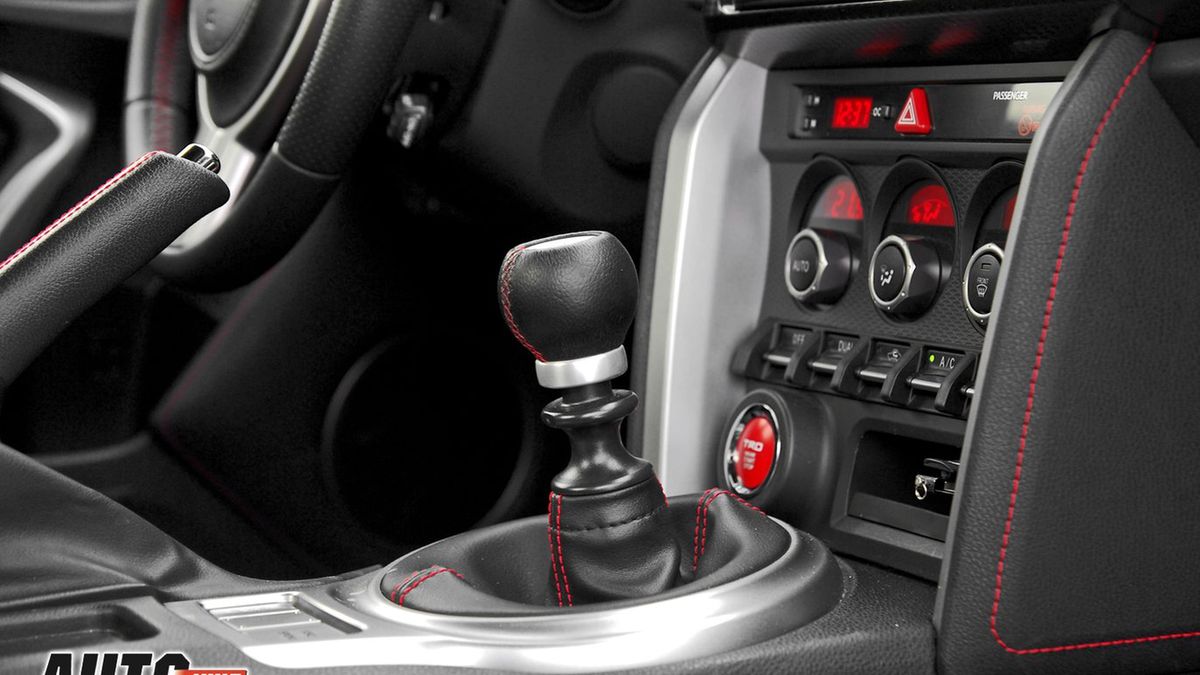 Toyota nie skreśla klasycznej dźwigni