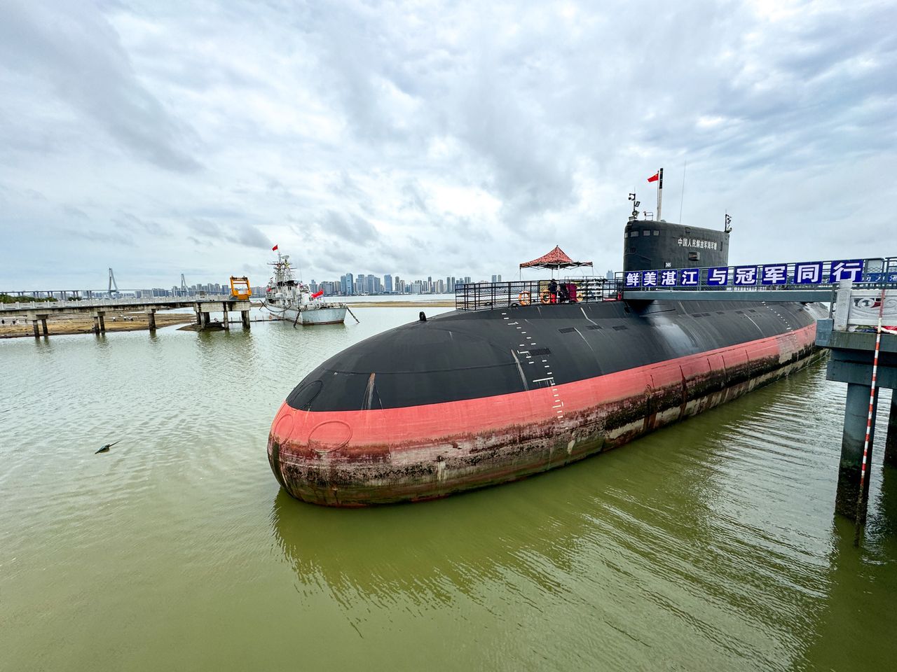 Pakistan wprowadzi do służby pierwszy chiński okręt podwodny. Padła data