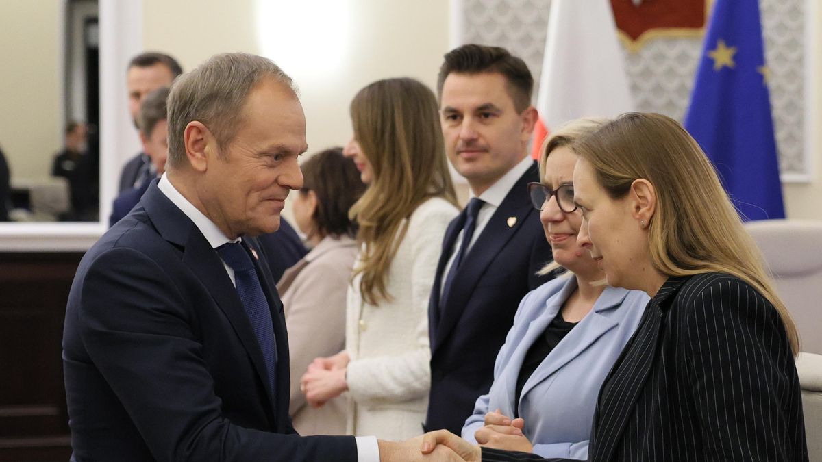 Donald Tusk i Katarzyna Pełczyńska-Nałęcz na posiedzeniu rządu