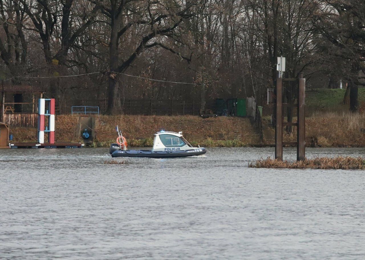 Warszawa: Tragedia nad Wisłą. Na Bielanach wyłowiono z rzeki ciało mężczyzny. Znalazł je wędkarz